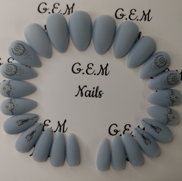 Press on nails (short stiletto) - Picture 3 of 3